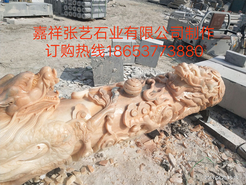 石龍柱精雕細(xì)琢成精品！