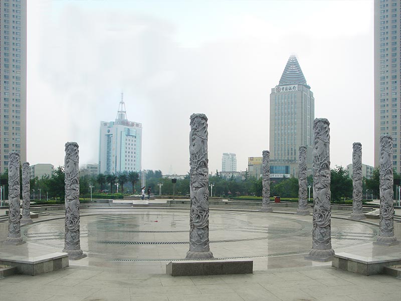 廣場(chǎng)石龍柱 